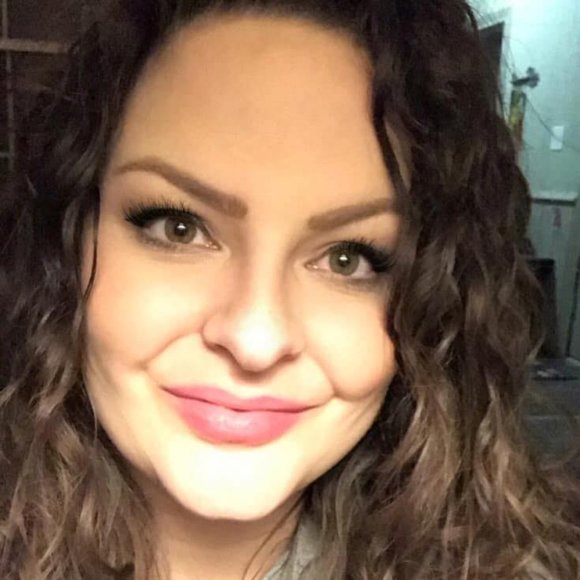 Meet your Posher, Lauren - Picture 2 of 2